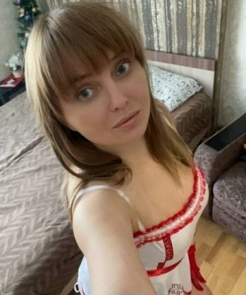 💋 Никакого суеты, только наслаждение и удовольствие! Живу в Москве и предлагаю качественные услуги для тебя. 🏙️ У меня есть все, чтобы сделать наше свидание незабываемым - страсть, элегантность и смесь наслаждений. Моя фотография - подтверждение моей красоты и привлекательности. 📸 Мои возможности безграничны, и я готова пойти на все, чтобы ты почувствовал себя особенным. Доверься моим мягким рукам и позволь мне показать тебе, что такое настоящее наслаждение. Я уверена, что наши встречи оставят только самые положительные и радостные воспоминания. Узнай, что значит настоящая страсть в Москве! 😉 Оксана